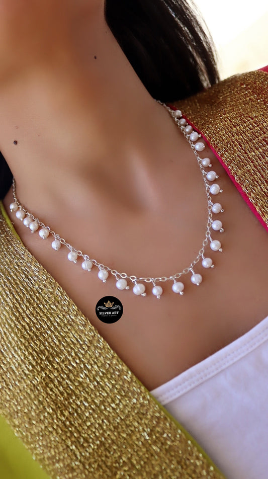 Dangling Pearls Necklace