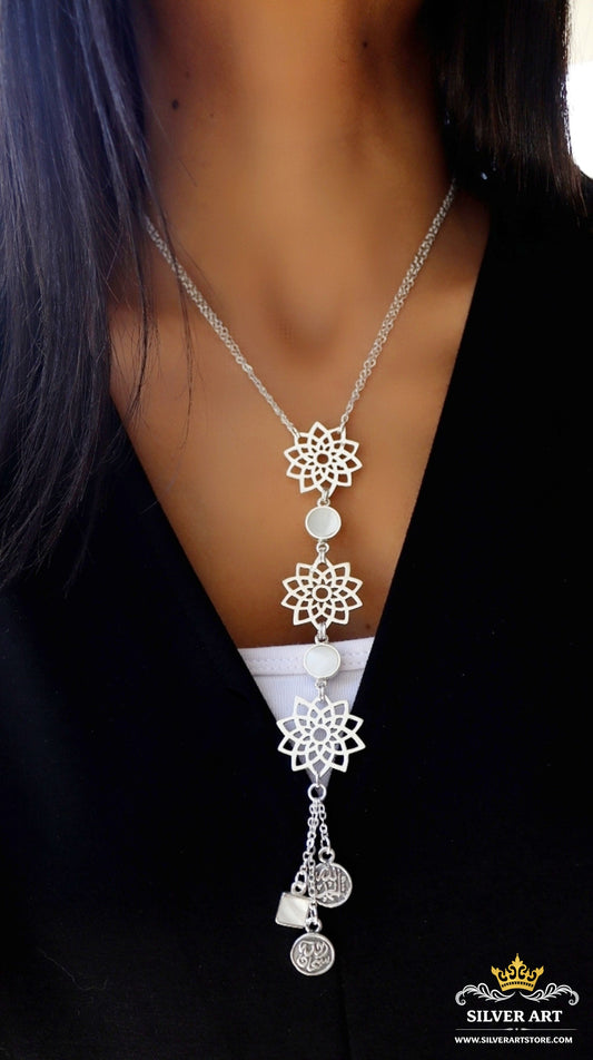 Floweral Pattern Necklace
