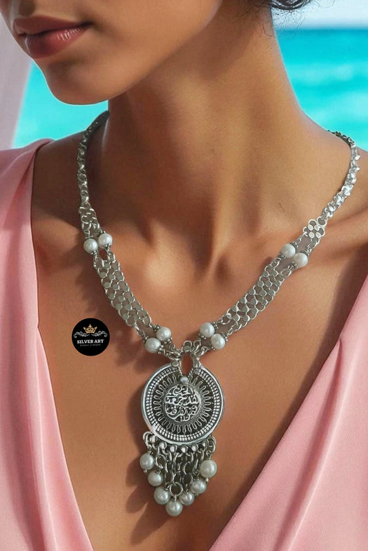 Dropping Pearls Necklace لقد جمعنا الحب فمن يفرقنا