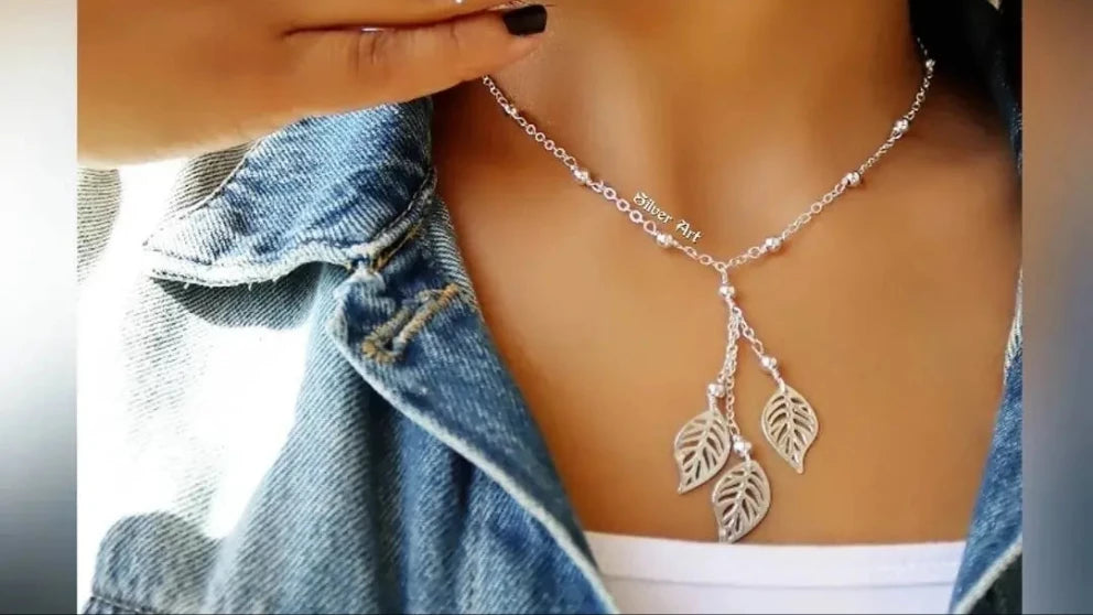 Dangling Leafs Necklace